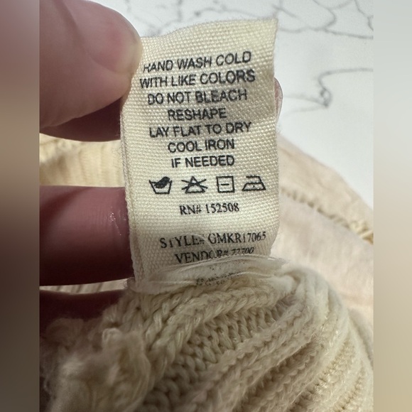 Gimmicks by BKE Cream Open-Knit Top Women’s Size XS - Picture 6 of 8